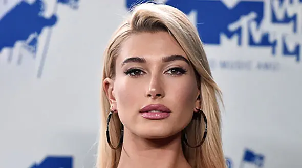 ناخن های زیبای هیلی بیبر یک رویای مینیمالیست