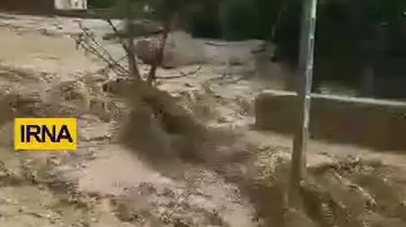 خط آهن تهران شمال زیر آب رفت + فیلم هولناک از سیل وحشت آور