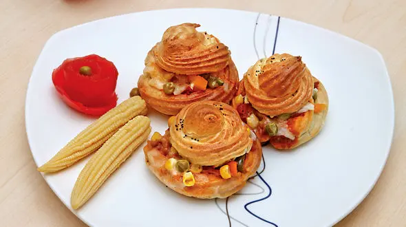 پیتزای نارنجکی خانگی / آشپزی در روزهای قرنطینه خانگی کرونایی