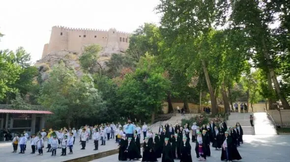 طنین موسیقی سلام فرمانده در قلعه فلک‌الافلاک
