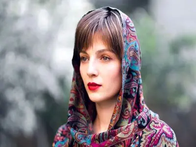 ژست خاص مهسا حجازی وسط خیابان، جنجالی در شبکه‌های اجتماعی: و تصمیم گرفت پاییز و جشن بگیره حتی اگر با دود، حتی اگر با بغض!