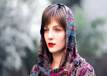 ژست خاص مهسا حجازی وسط خیابان، جنجالی در شبکه‌های اجتماعی: و تصمیم گرفت پاییز و جشن بگیره حتی اگر با دود، حتی اگر با بغض!