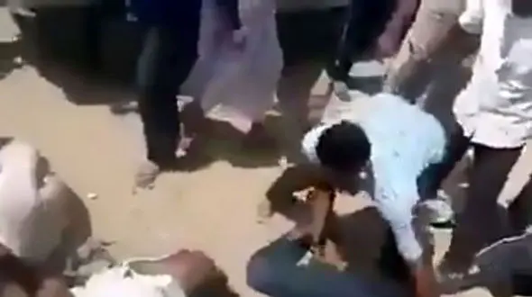 زن روستایی به دروغ گفت 4 مرد او را ... / مردهای روستا انتقام سختی گرفتند + تصاویر