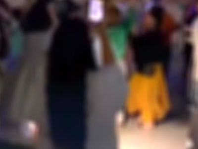 فیلم رقص زنان و دختران زیباپوش وسط خیابان و محله شان ! / اینجا واقعا ایران است !؟