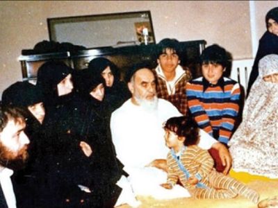فیلم / نگاهی به زندگی لوکس همسر امام خمینی (نوه وزیر خزانه داری ناصرالدین شاه) در خانه پدری‌شان پیش از ازدواج /  از کالسکه اختصاصی تا یادگیری زبان فرانسه !