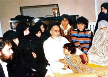 فیلم / نگاهی به زندگی لوکس همسر امام خمینی (نوه وزیر خزانه داری ناصرالدین شاه) در خانه پدری‌شان پیش از ازدواج /  از کالسکه اختصاصی تا یادگیری زبان فرانسه !