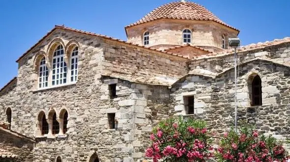 رازهای عجیب کلیسای 100 در + عکس