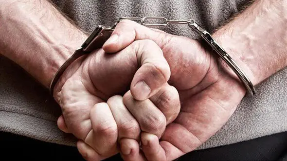 سارق حرفه ای آبادان شکار دوربین های مداربسته شد / ماهرانه موتور می دزدید