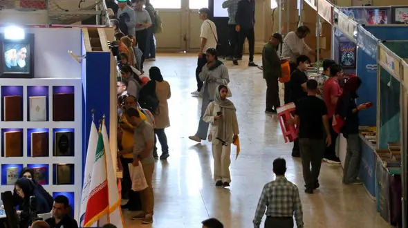 سرقت 10 هزار دلار پول در نمایشگاه کتاب تهران !