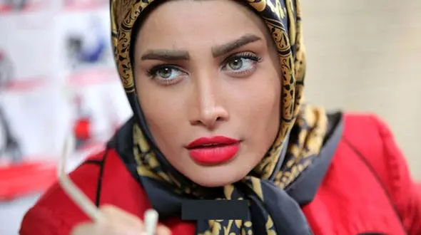 تینا آخوندتبار با قهرمان بلاروس روی رینگ بوکس می رود + عکس