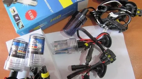 کشف محموله میلیاردی لامپ زنون در دهگلان 