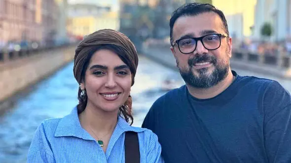فیلم / چیدمان مجلل و اصیل ایرانی  مونا کرمی و سپند امیر سلیمانی / طراحی جذاب خانه با مبلمان خوشرنگ / از تابلوهای هنری تا آشپزخانه محشر و آرامبخش
