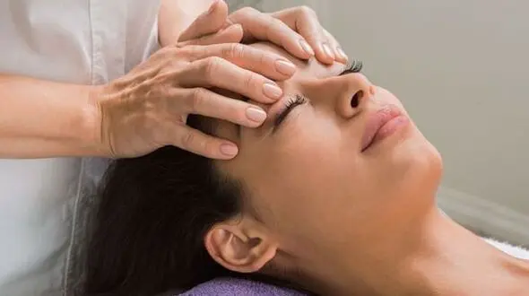 پیشگیری از ریزش مو با ماساژ سر