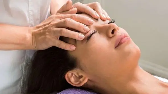 پیشگیری از ریزش مو با ماساژ سر