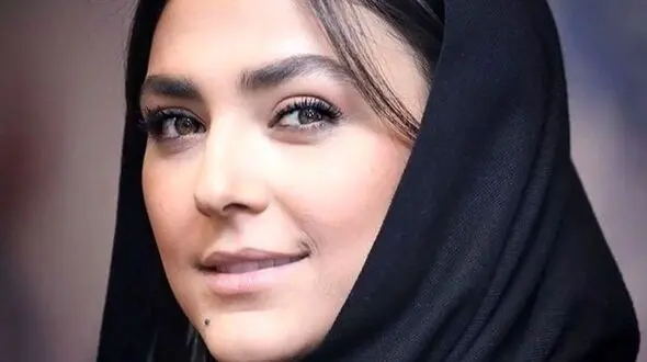 نگاهی به ماشین خارجی و لوکس هدی زین العابدینی در سلفی دلنشین خود با چهره طبیعی