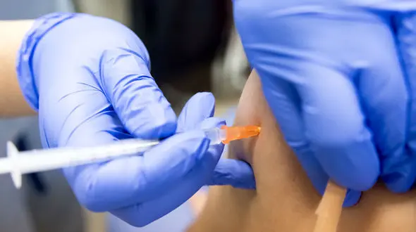 تزریق واکسن کرونا به 3 هزار نفر در کشور 