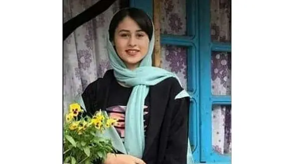 اولین فیلم  خارج کردن جسد رومینا اشرفی از خانه پدر قاتل / مادر در زمان قتل کجا بود؟