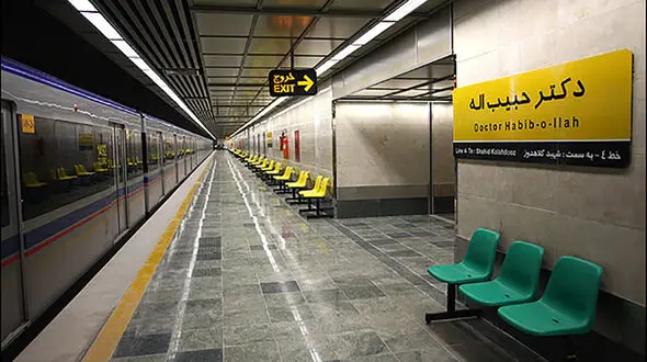 سقوط خانم مسافر روی ریل متروی تهران /  توقف قطار در ایستگاه حبیب‌الله