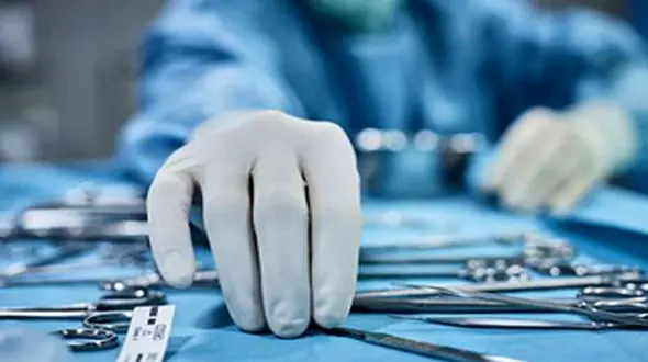 افرادی که به دست خودشان جراحی شدند! + تصاویر