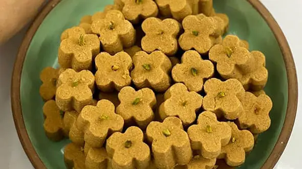 از شیرینی نخودچی تا نان پنجره ای نوستالژی