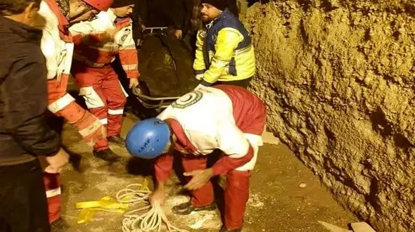  مرگ مرد ۴۰ ساله خلیل‌آبادی براثر سقوط در استخر بدون آب 