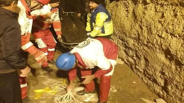  مرگ مرد ۴۰ ساله خلیل‌آبادی براثر سقوط در استخر بدون آب 
