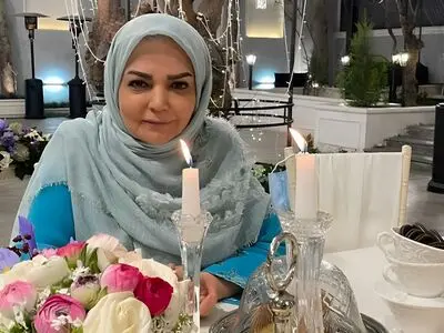 نگاهی به منزل فوق العاده مدرن و لاکچری الهه رضایی مجری محبوب نوستالژی/ چیدمان مبلمان تلفیقی، تابلو هنری، آباژور ایستاده