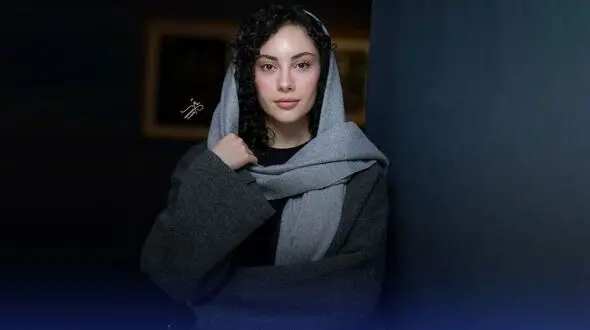 سورپرایز عاشقانه برای تولد 24 سالگی ترلان پروانه با باکس گل رز سرخ