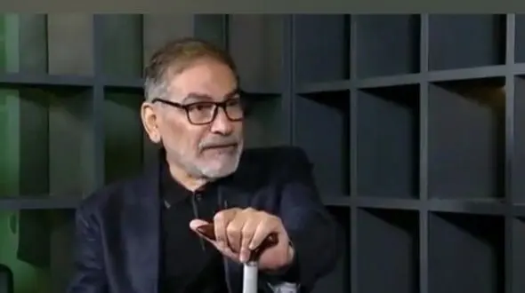 عکس سفر در زمان / جوانی شهید علی شمخانی در کنار آیت الله رفسنجانی و محسن رفیق دوست در جبهه و همراه محسن رضایی در مراسم حج