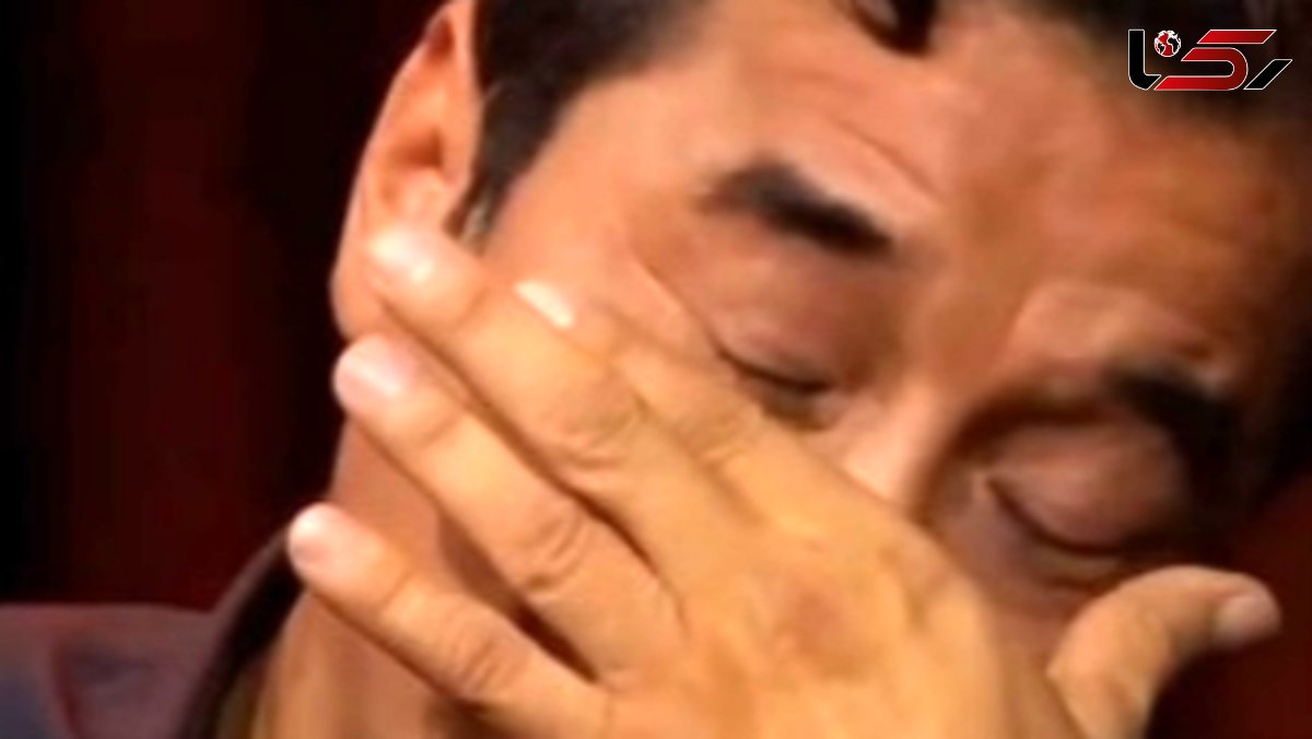 خداداد عزیزی: پدربزرگم روحانی بود و مکتب‌خانه داشت، مادرم هم حافظ قرآن بود؛ 35 ساله مادرم مرده و من هر روز 6 رکعت براش نماز می خونم و خیرات میدم ، هر روز صبحم میرم سر خاک بابام
