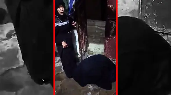 فیلم اجبار زن به بوسیدن پای مادرشوهر در سوریه