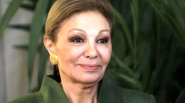 عکس سفر به ایام قدیم /  فارغ التحصیلی فرح پهلوی در سن و سال بالا از دانشکده هنرهای زیبا در پاریس