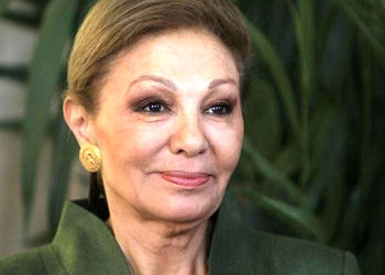 عکس سفر به ایام قدیم /  فارغ التحصیلی فرح پهلوی در سن و سال بالا از دانشکده هنرهای زیبا در پاریس