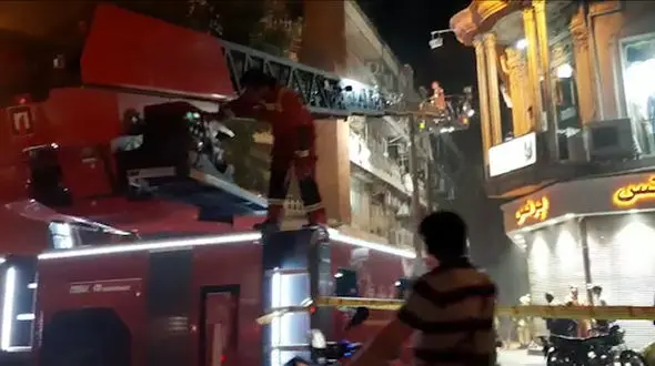 آتش سوزی وحشتناک در ساختمان های نواب + فیلم