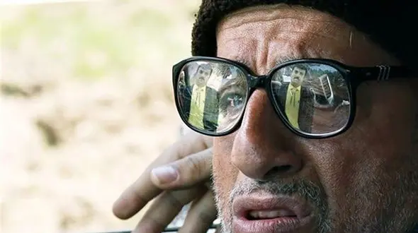 حضور متفاوت و شگفت‌آور باباپنجعلی پایتخت با مارمولک روی صحنه در جشنواره فجر+عکس