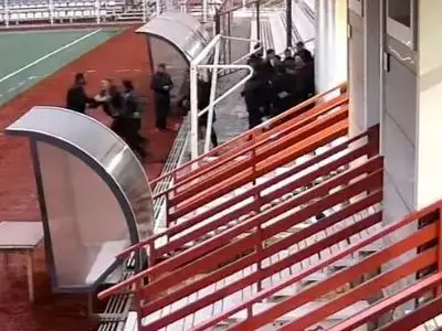 جزئیات زد و خورد اطرافیان محمود فکری با دو خبرنگار در ورزشگاه / عادل فردوسی پور : محمودخان، فکر این‌جاهایش را نکرده بود!