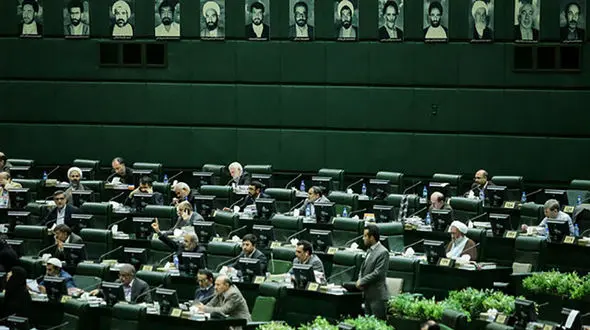 جدل لفظی نماینده قائمشهر با مسعود پزشکیان