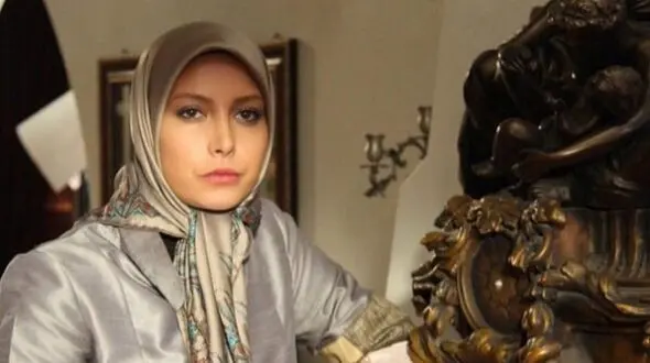 فیلم / دکوراسیون فوق شیک و لاکچری خانه پری سیمای سریال ستایش ! /  فریبا نادری  میهمانانش را مبهوت کرد !