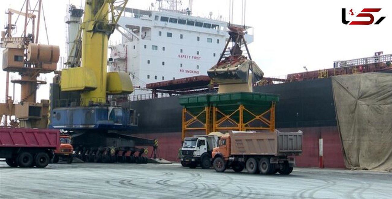 تخلیه دو کشتی حامل کالاهای اساسی در شهیدرجایی
