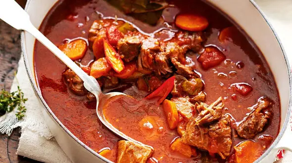 طرز تهیه خوراک راگو با مرغ برای ۴ نفر