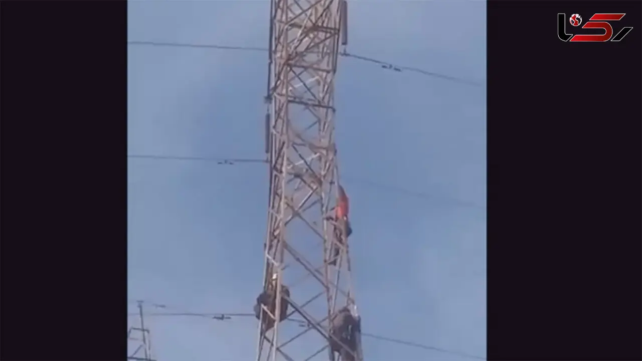 خودکشی هولناک یک زن از بالای دکل برق + فیلم لحظه