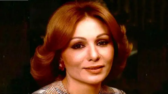 سفر به ایام قدیم سال 1333؛ دوچرخه‌سواری فرح در کوچه پس کوچه‌های تهران