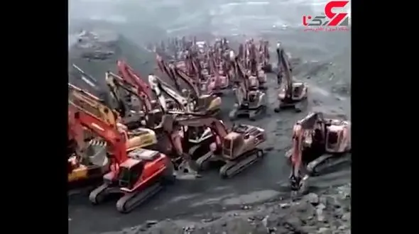 ترافیکی سنگین از جنس بیل مکانیکی! + فیلم