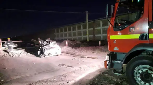 تصادف شدید قطار و پراید در کوجووار تبریز / پراید مچاله شد + عکس