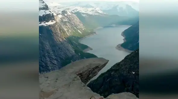 این صخره 10 هزار سال قدمت دارد + فیلم