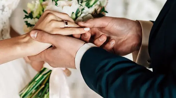 این ازدواج مثل بمب در جهان ترکید + عکس باورنکردنی عروسی با شرایط خاص با شوهری جذاب !