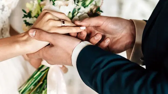 این خانم بازیگر در لباس عروسی باربی ترین عروس دنیا شد + عکس