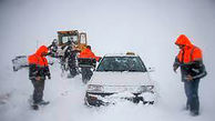 نجات ۲۵۰ در راه مانده و گرفتار در محورهای برف‌گرفته سپیدان  