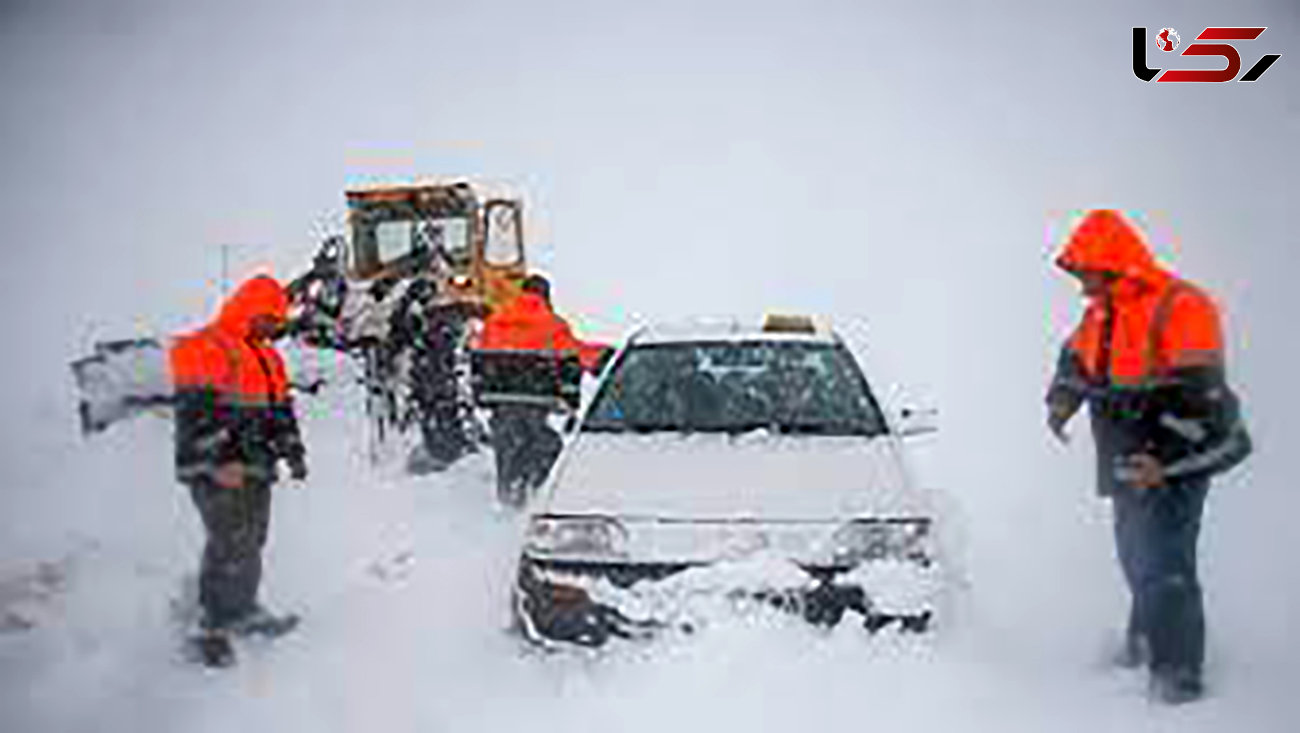 نجات ۲۵۰ در راه مانده و گرفتار در محورهای برف‌گرفته سپیدان  