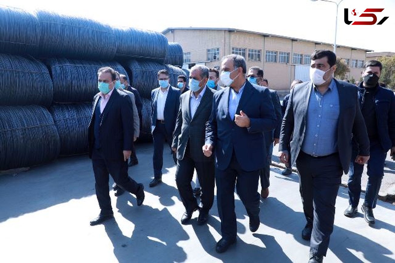استاندار به همراه رئیس سازمان صمت استان قزوین از چند واحد تولیدی در تاکستان بازدید کردند